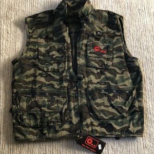 Men’s large camouflage vest size Large NWT